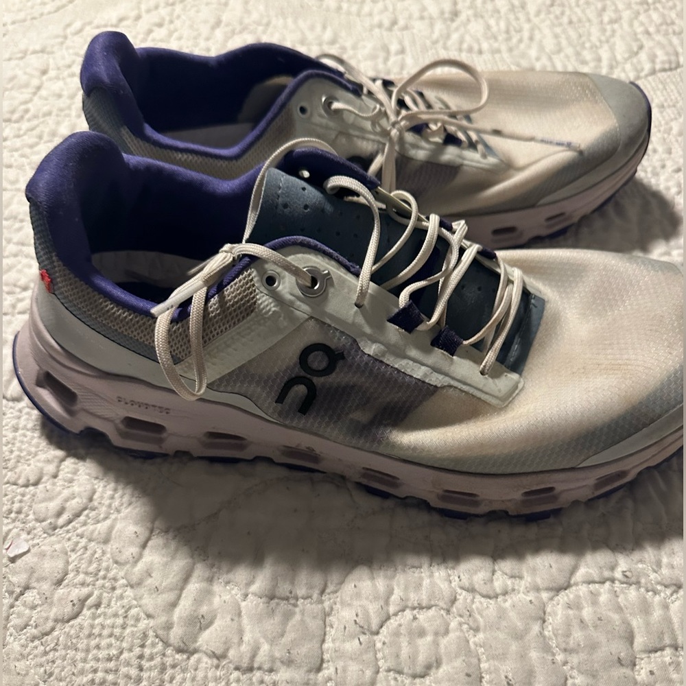 Women’s On Clouds Size 9.5 Cloudvista Frost - image 1